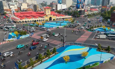 TPHCM yêu cầu tạm dừng chỉnh trang tại chợ Bến Thành, Hồ Con Rùa