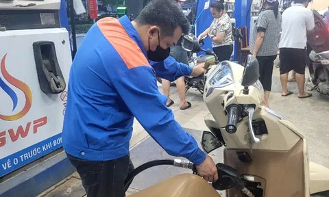 Diễn biến mới trên thị trường xăng dầu, xuất hiện bán cầm chừng dầu diesel
