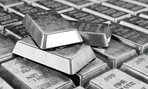 Quỹ bạc lớn nhất thế giới do BlackRock quản lý bán ra sau khi vừa "bắt đáy"