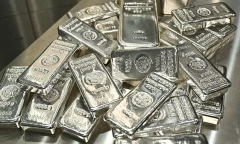 'Cá mập bạc' lớn nhất thế giới bắt đáy 3 tỷ USD sau cú sập mạnh