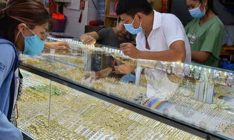 Giá vàng hôm nay 4-2: Bật tăng mạnh trở lại