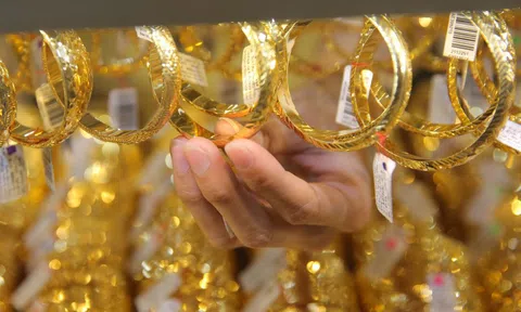 Sáng 6-2, giá vàng miếng SJC giảm thêm 4,2 triệu đồng/lượng