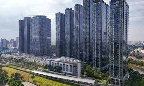 Hơn 10 vạn căn hộ 'bám' dọc hạ tầng TP.HCM, Hà Nội