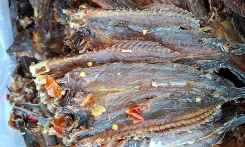 Cận Tết, khô cá "biết leo cây" có giá 600.000 đồng/kg