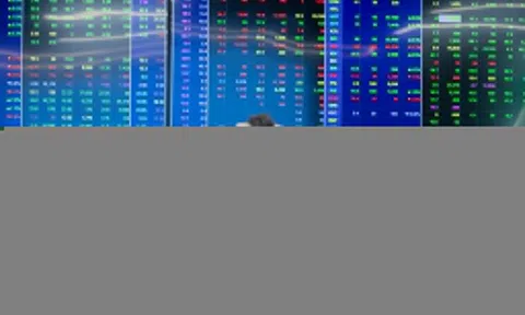 Chứng khoán chạm đáy 1 tháng