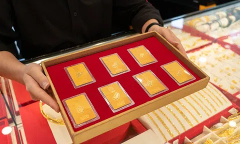 Sáng 12-2, giá vàng miếng SJC trên thị trường tự do thấp hơn trong ngân hàng, công ty vàng