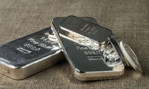 Quỹ bạc lớn nhất thế giới “quay xe” bán ra 70 tấn