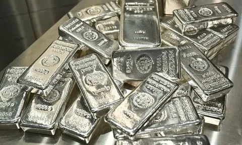 Quỹ bạc lớn nhất thế giới 'quay xe'