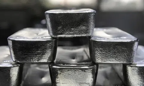 “Gã khổng lồ” BlackRock tiếp chuỗi xả Bạc, tổng khối lượng lên tới 700 tấn