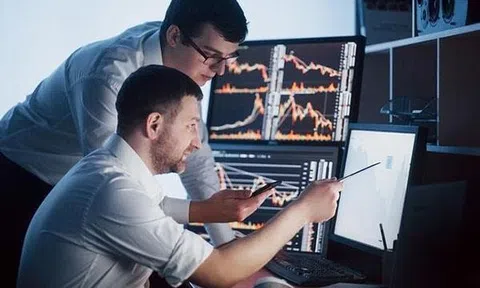 Phiên 24/2: Khối ngoại bán mạnh FPT, ngược dòng "tung" hơn 1.000 tỷ gom một cổ phiếu bluechip