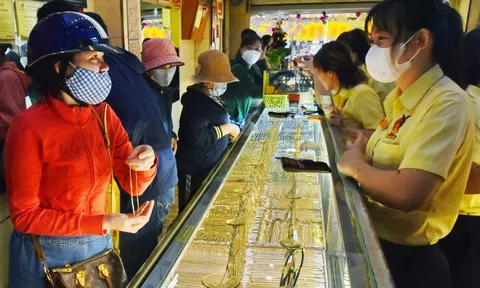 Sáng 24-2, giá vàng biến động lạ trước ngày vía Thần Tài