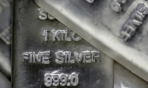 Động thái lạ của quỹ bạc lớn nhất thế giới khi giá tiến sát 90 USD/oz