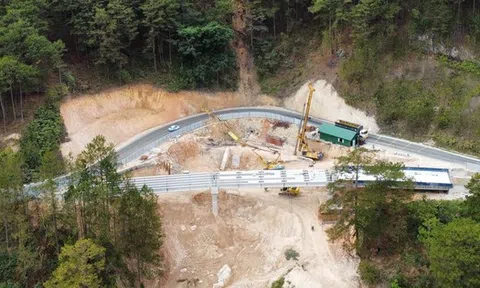 Hình hài cây cầu trên đèo Mimosa thay thế đoạn đường bị sạt lở cuối năm 2025