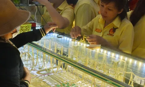 Giá vàng hôm nay 27-2 tiếp tục sụt giảm