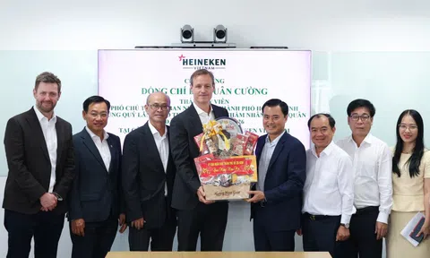 Lãnh đạo TPHCM thăm, chúc mừng năm mới tại HEINEKEN Việt Nam