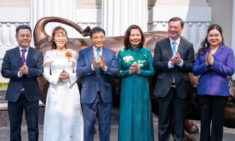 3 'nữ tướng' Vietjet, Vietcap, REE xuất hiện tại lễ đánh cồng HoSE