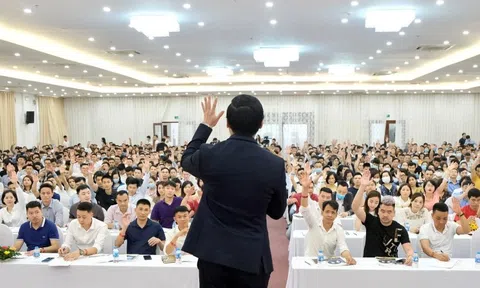 Công ty 'dạy làm giàu' thiếu học viên, sống nhờ đầu tư chứng khoán