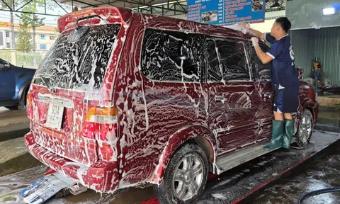 Dịch vụ tân trang xe cộ "hốt bạc" ngày Tết, nhiều tiệm "cháy lịch"