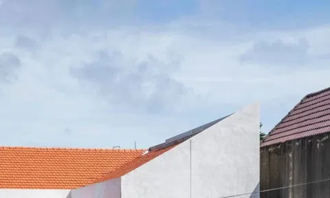 Mái ngói truyền thống trong khối kiến trúc hiện đại