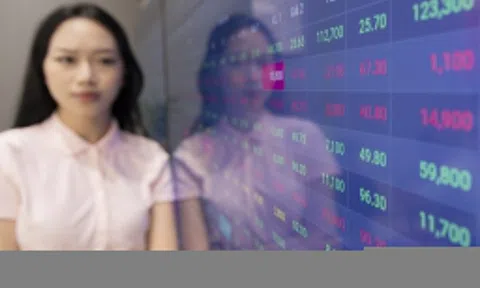 VN-Index giảm hơn 114 điểm, cổ phiếu giảm sàn la liệt