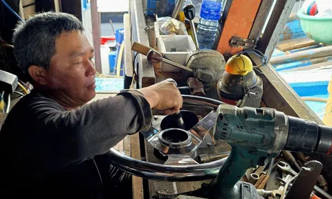 Giá dầu “nhảy múa”, nhiều ngư dân Đà Nẵng cân nhắc lên đời công nghệ