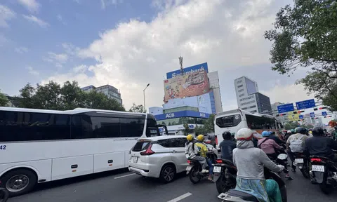 Không "gồng" nổi giá xăng dầu, nhiều nhà xe tăng cước