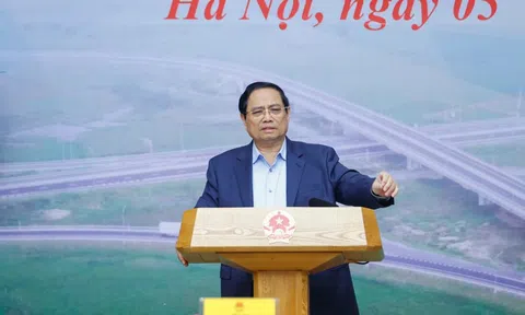 Thủ tướng yêu cầu đầu tư thêm cao tốc, đường sắt kết nối Long Thành