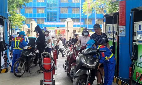 Giá xăng dầu giảm mạnh, có mặt hàng giảm gần 8.000 đồng/lít