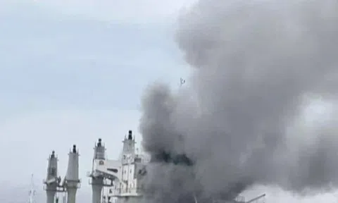 Giá dầu neo cao, chứng khoán giảm mạnh