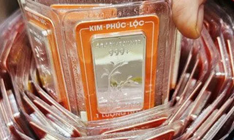 Giá bạc hôm nay 13-3: Rớt mạnh hơn vàng, bạc Phú Quý chỉ còn hơn 3 triệu đồng/lượng