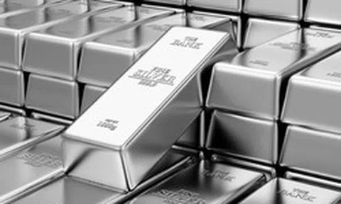 Một thế lực "tung tiền" bắt đáy khi giá bạc trượt khỏi mốc 80 USD/oz