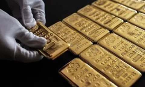 Hàng chục tấn vàng “rời kho” nhanh chóng giữa cơn bão, quỹ vàng lớn nhất thế giới còn nắm bao nhiêu?