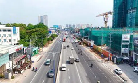 Tuyến đường đang mở rộng lên 60m được dự đoán sẽ trở thành một trong các đại lộ thương mại - dịch vụ sôi động bậc nhất TP. Hồ Chí Minh
