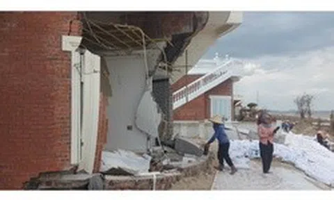 Loạt biệt thự ở Hà Tĩnh đổ nát sau bão: Yêu cầu khắc phục trước ngày 30-4