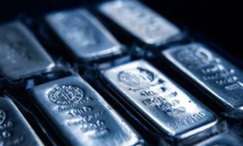 Quỹ bạc lớn nhất thế giới vung tiền bắt đáy khi giá xuống dưới 70 USD