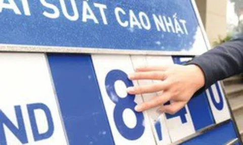 Nhân viên nhiều ngân hàng chào lãi suất tiết kiệm trên 8%, vượt xa mức niêm yết