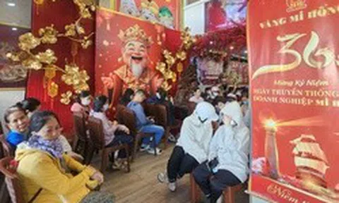 Diễn biến ở tiệm vàng khi giá giảm về dưới 170 triệu đồng/lượng