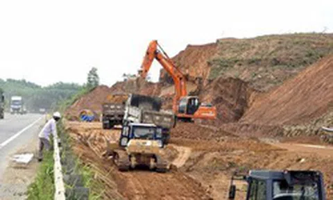 Đề xuất cho phép bù trừ chi phí nhiên liệu nhằm gỡ khó cho nhà thầu