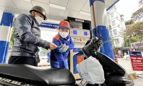 Đề xuất tiếp tục miễn thuế với xăng dầu đến hết tháng 6-2026