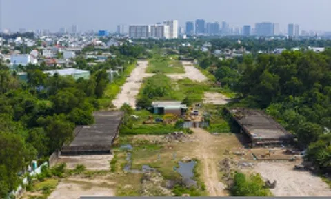 Cảnh vắng vẻ ở công trường Vành đai 2 TP.HCM sau 3 tháng tái khởi động