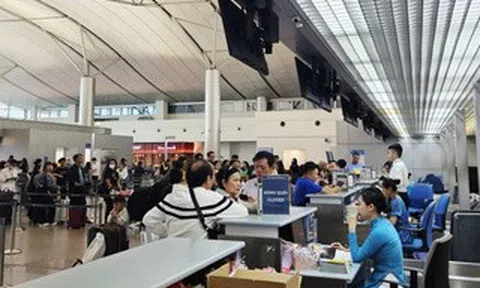 Nhiều du khách hủy phòng, hủy tour vì giá vé máy bay tăng