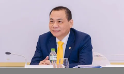 Cổ phiếu 'nhà Vingroup' tăng dựng đứng, VN-Index vượt 1.700 điểm