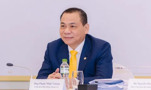 Cổ phiếu 'nhà Vingroup' tăng dựng đứng, VN-Index vượt 1.700 điểm