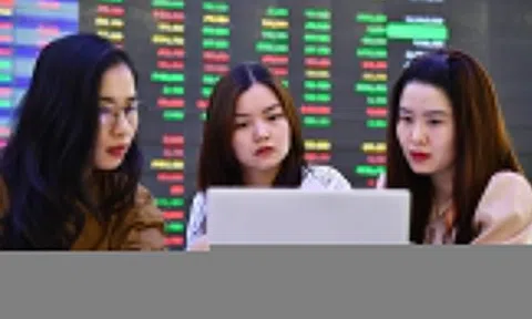 Tiền vào chứng khoán chạm đáy 2 tháng