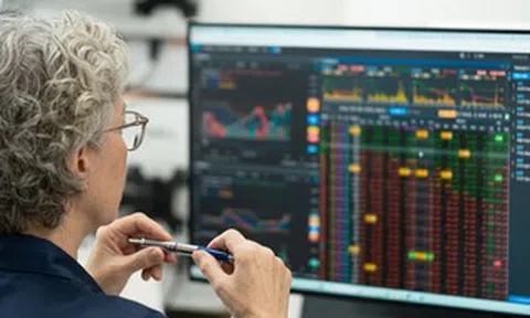 Vì sao chứng khoán vừa tăng gần 80 điểm đã đảo chiều giảm 20 điểm?