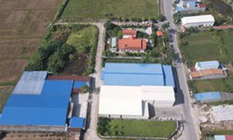 Xưởng giày trái phép 'mọc' giữa khu dân cư ở Hưng Yên: Vì sao chưa bị xử lý?