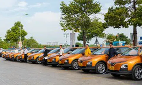 Thêm một hãng taxi chuyển đổi hoàn toàn sang xe điện