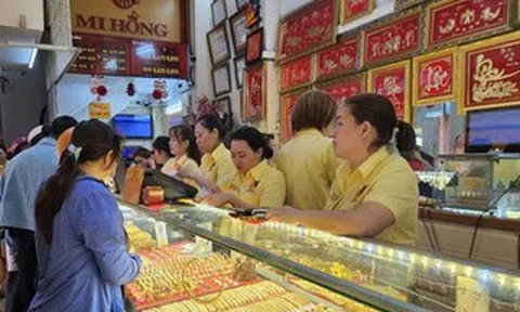 Giá vàng hôm nay 26-4: Khó đoán hơn bao giờ hết!