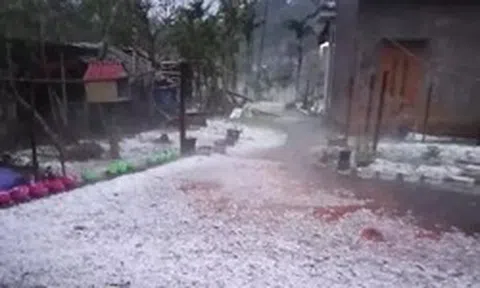 Nhiều nhà bị tốc mái, ô tô vỡ kính do mưa đá, giông lốc ở Thái Nguyên