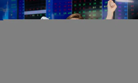 VN-Index vượt đỉnh lịch sử